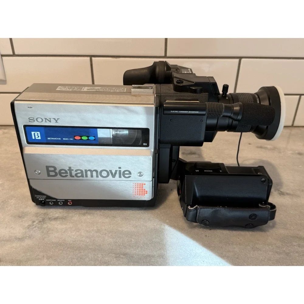 Sony Betamovie BMC-110 Camcorder Hard case, AC adapter/charger, Tape,‎ Batteries